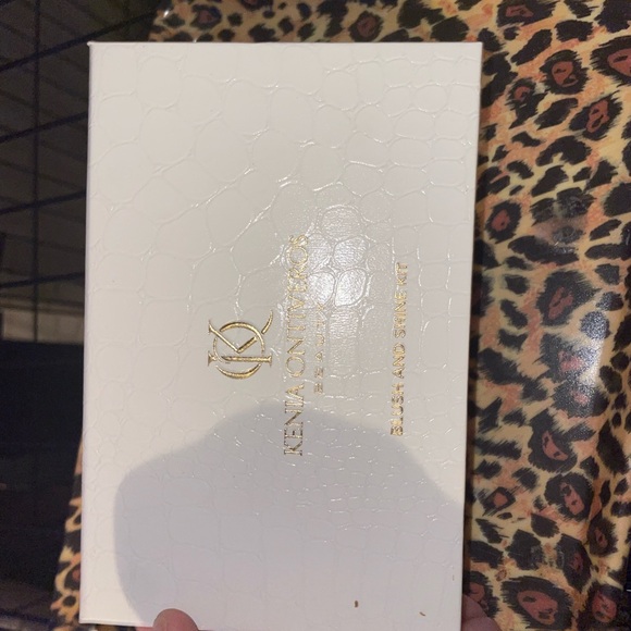 Kenia ontiviero blush and shine kit - Picture 2 of 3